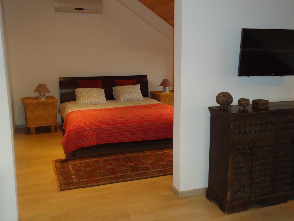 Petralona Apartment Agios Athanasios 객실 사진